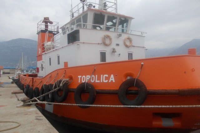 Tegljač ASD Topolica u luci Bar